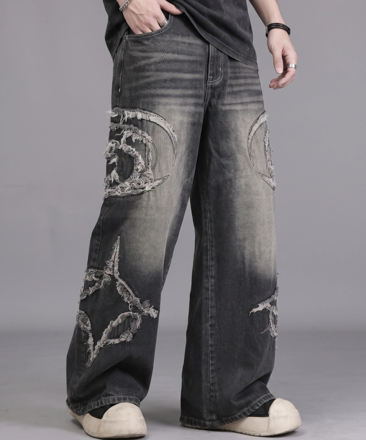 A'GEM/9 × .kom 『FREE DEE/フリーデイ』Side Cut Curved Denim Pants