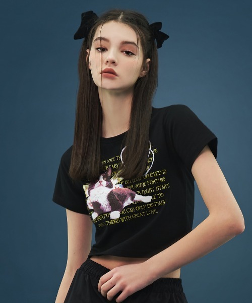 人気ブランドからコーディネートを探す FANCY .kom『 × A'GEM/9 CLUB/ファンシークラブ』MINOU TEE CROP 心理学