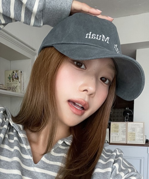 A'GEM/9 × .kom 『muah muah/ムーアムーア』 LOGO STITCH BALL CAP
