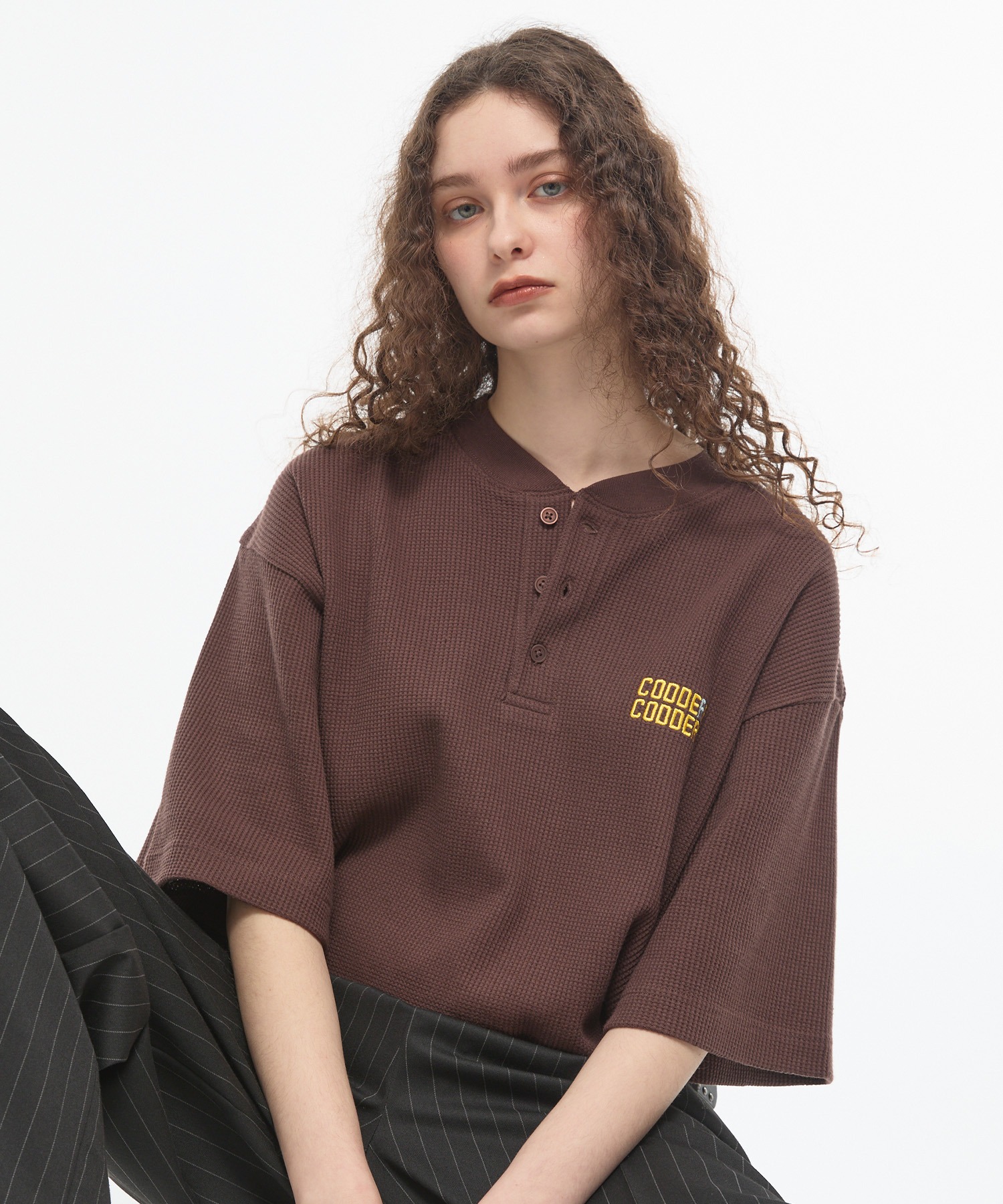 CODDERR】ロゴ刺繍 ドローコード ヘンリーネック ワッフル半袖Tシャツ