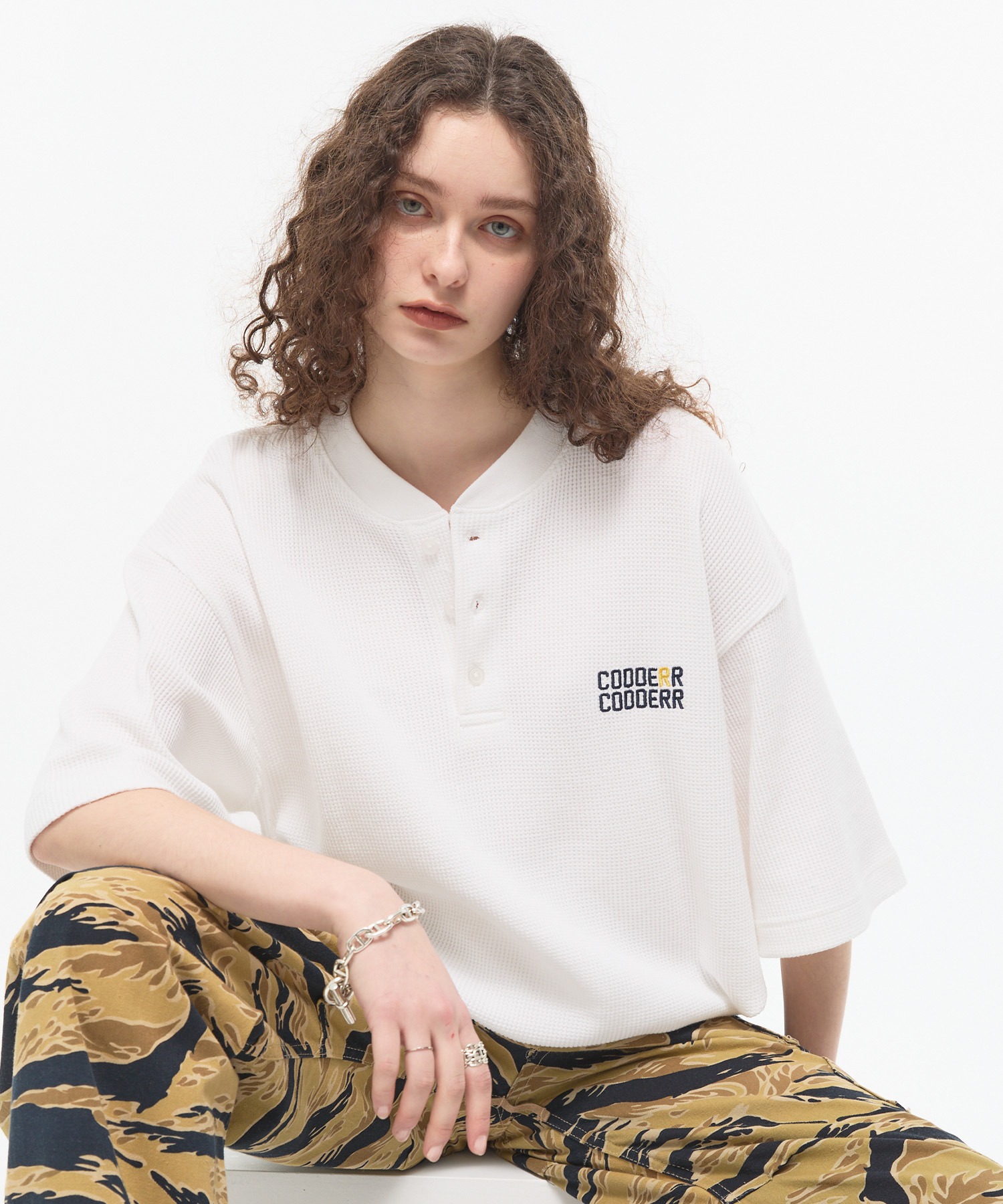 CODDERR】ロゴ刺繍 ドローコード ヘンリーネック ワッフル半袖Tシャツ