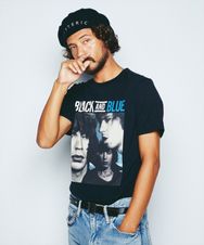 THE ROLLING STONES/BLACK AND BLUE プリント Tシャツ