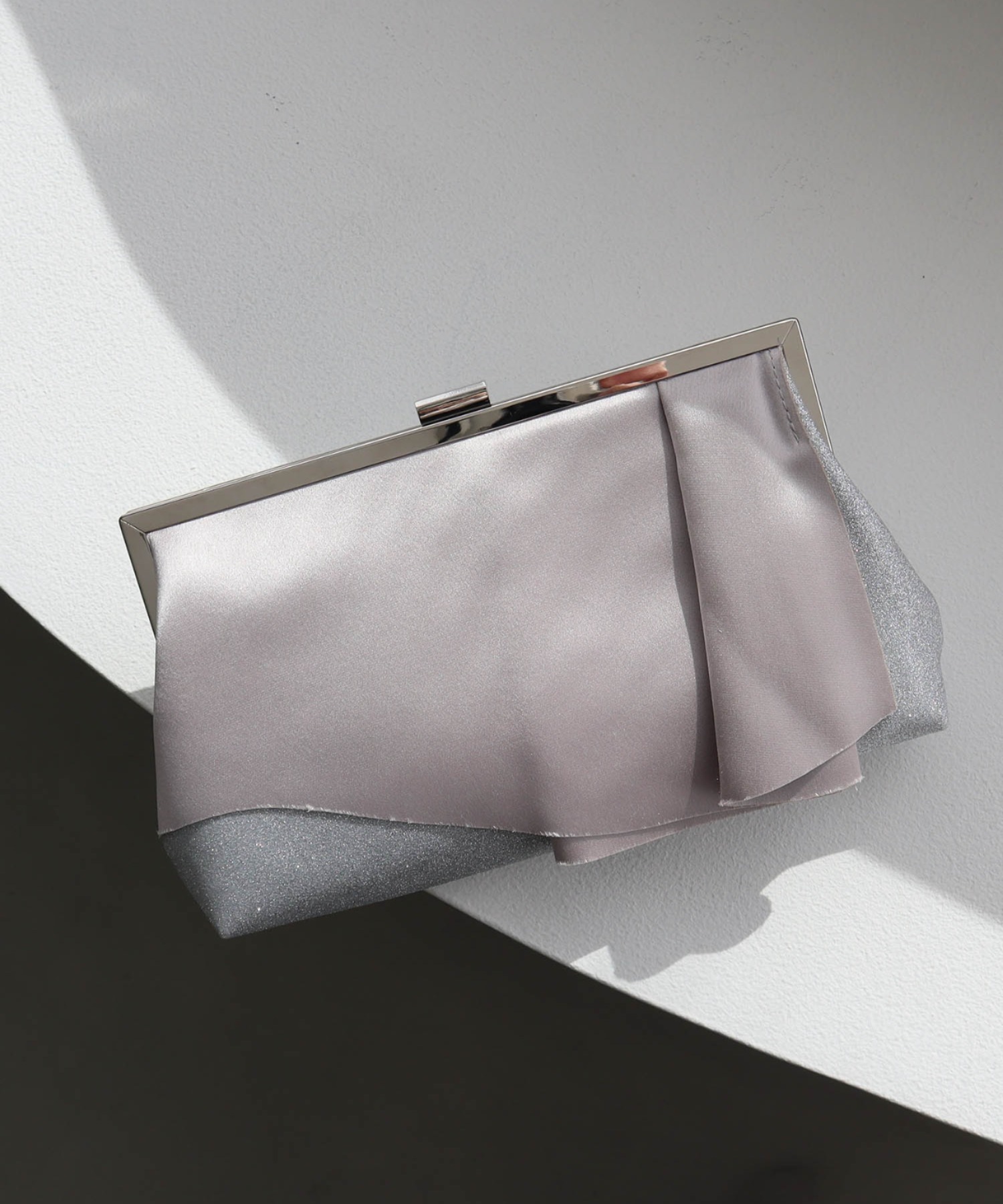 シャイニータッククラッチバッグ