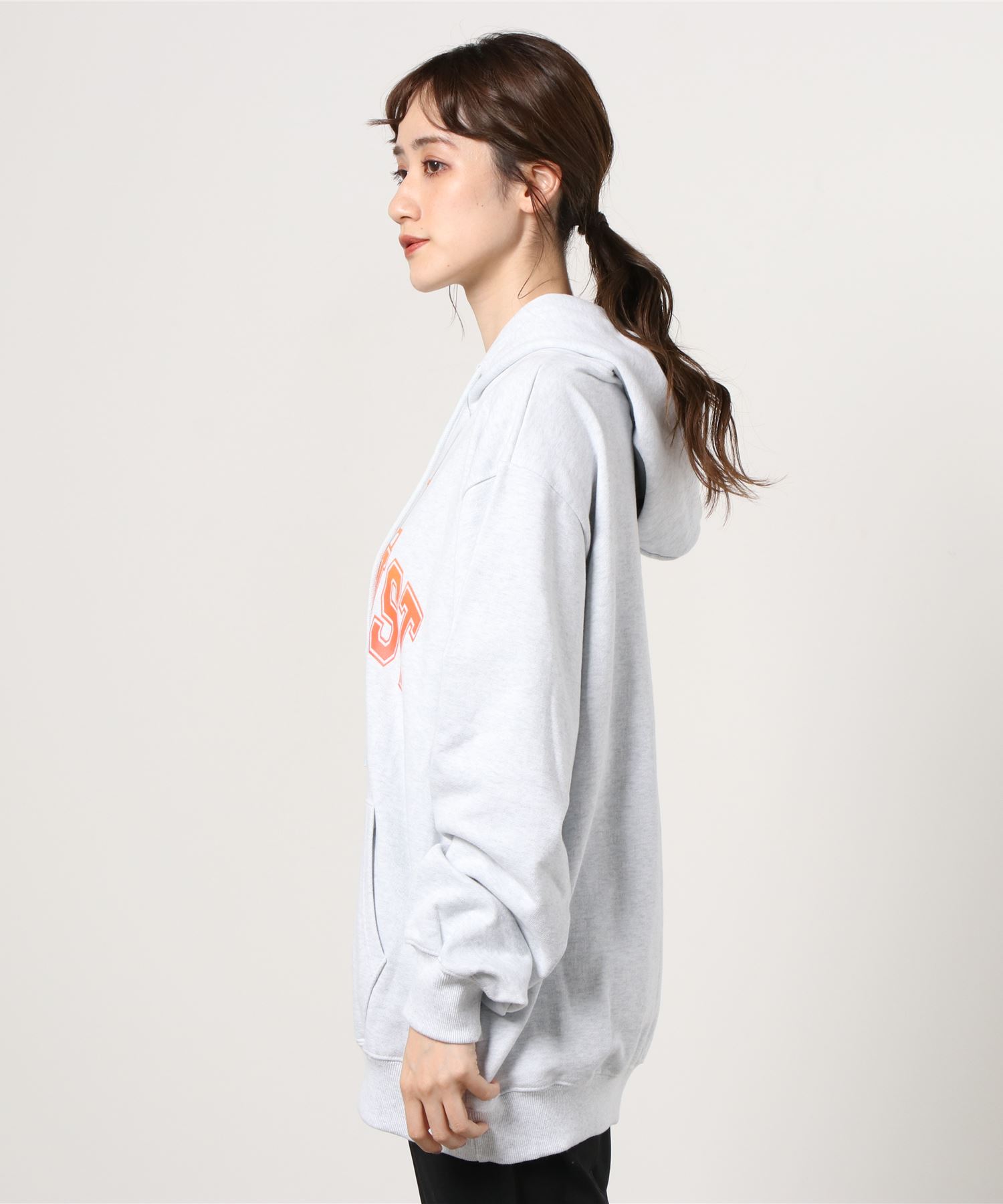 ISTKUNST/イストクンスト』UNIVERSITY EMBLEM HODDIE/ユニバーシティー