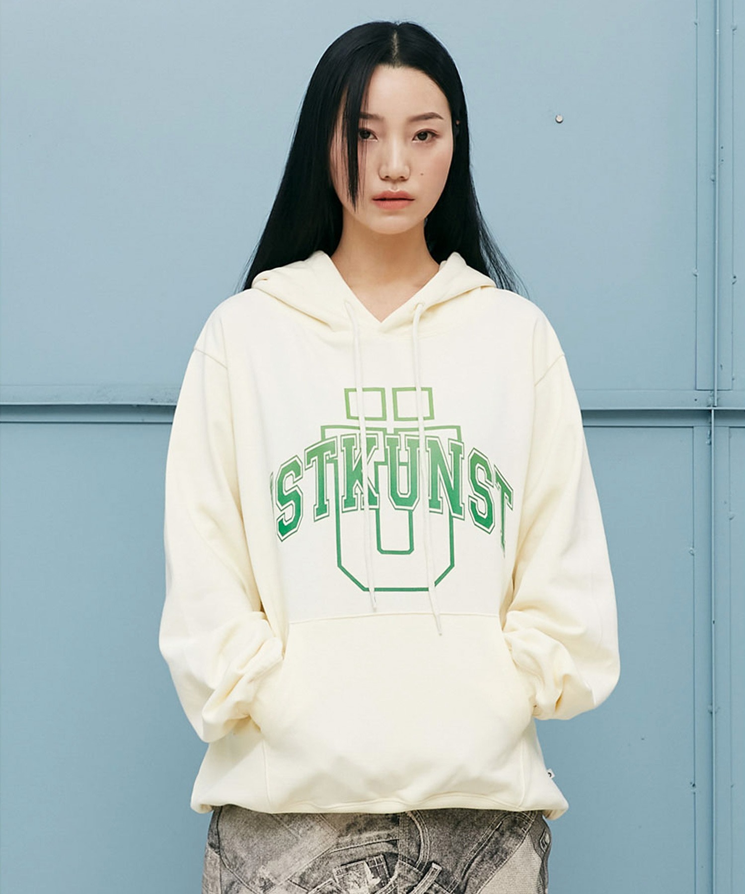 ISTKUNST/イストクンスト』UNIVERSITY EMBLEM HODDIE/ユニバーシティー