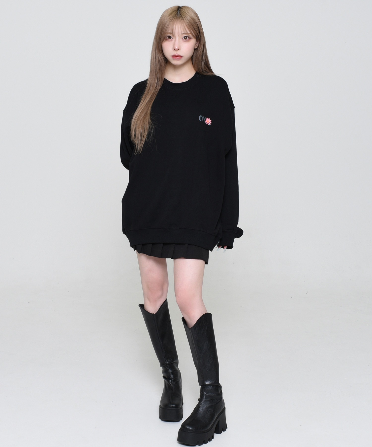 OY/オーワイ』 DOODLE FLOWER LOGO MTM/ダブルフラワークルーネック OY