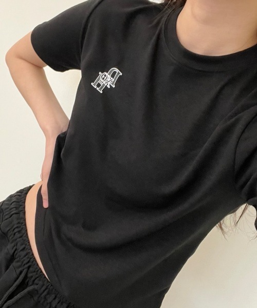 A'GEM/9 × .kom『DXOH/ディソエイチ』STACK LOGO CROP T-SHIRT