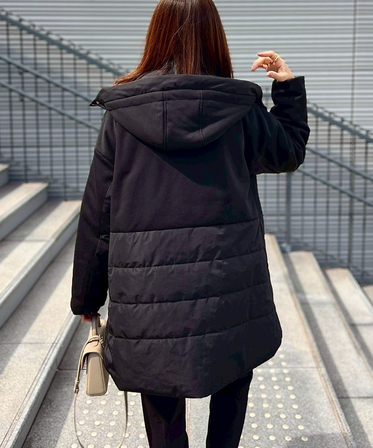 ダンボールドッキングスタンドフーディ―コート Emma Taylor│STYLEDOOR