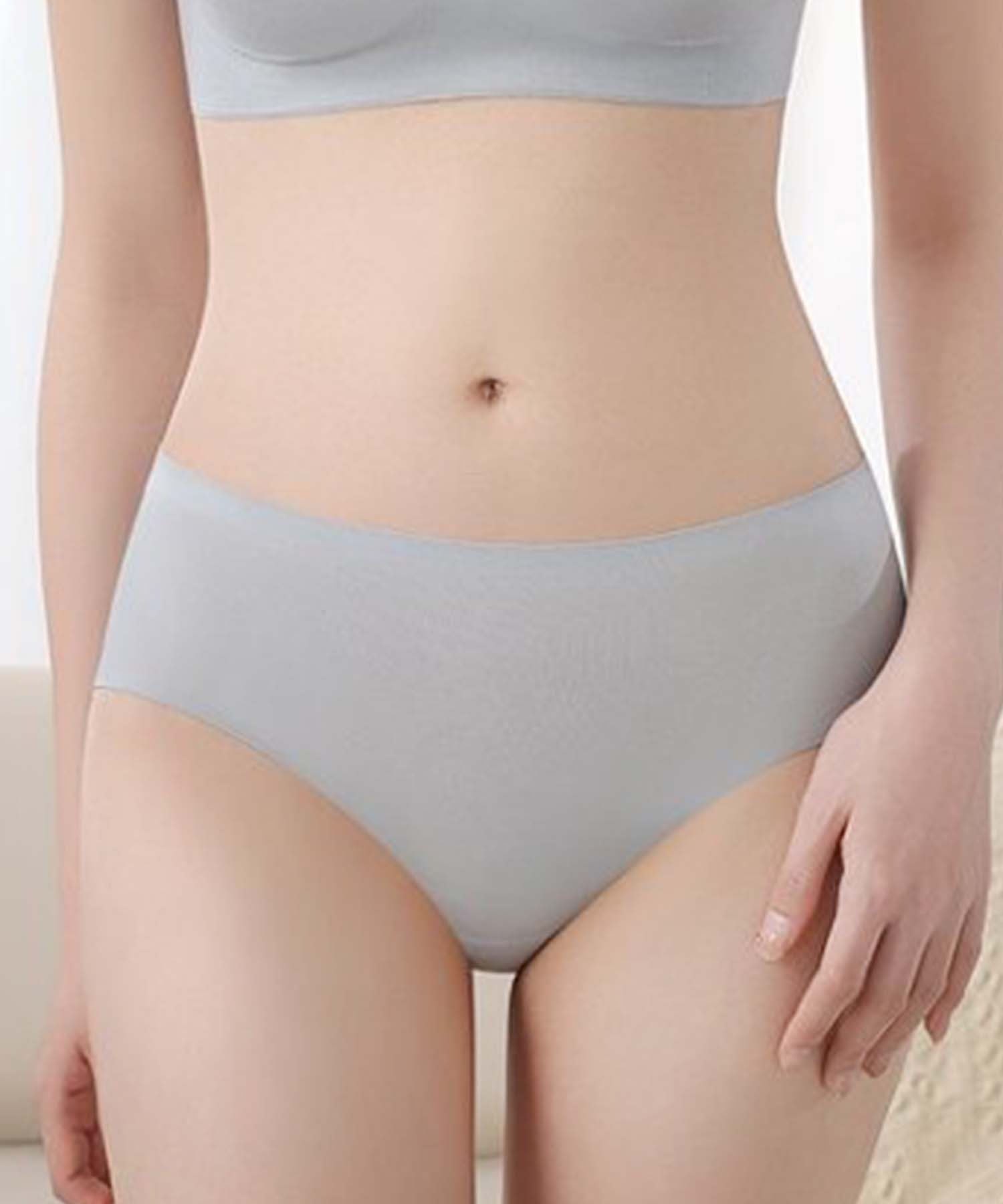 モデル着用サイズ：M