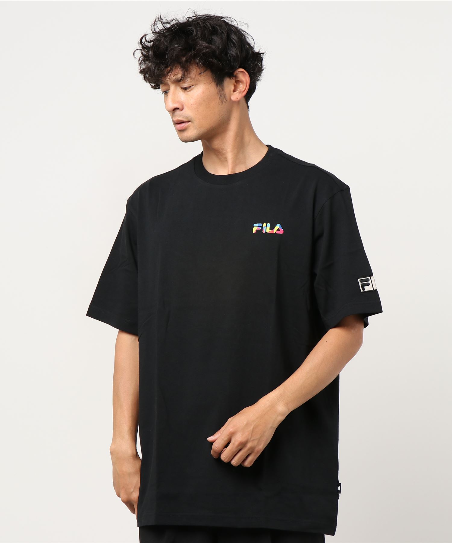 Fila フィラ ビーティーエス アイドル カラフルロゴ ティーシャツ X Bts Idol Colorful Logo T Shirt Black