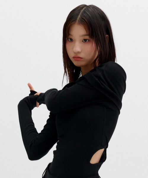 【AAKAM】CROS2 Off-shoulder Zip-Up ★韓国人気★ 追跡付 CHROME CROSS ZIP HOODIE -2.COLOR- | WALKIN STORE WEB SHOP