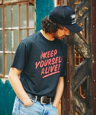 KEEP YOURSELF ALIVE ! プリント Tシャツ