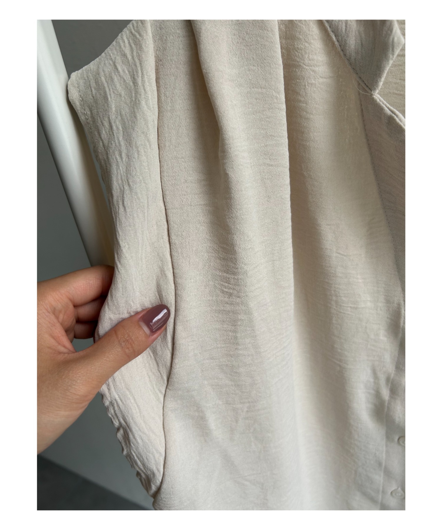 シワ加工のある立体的な素材です。