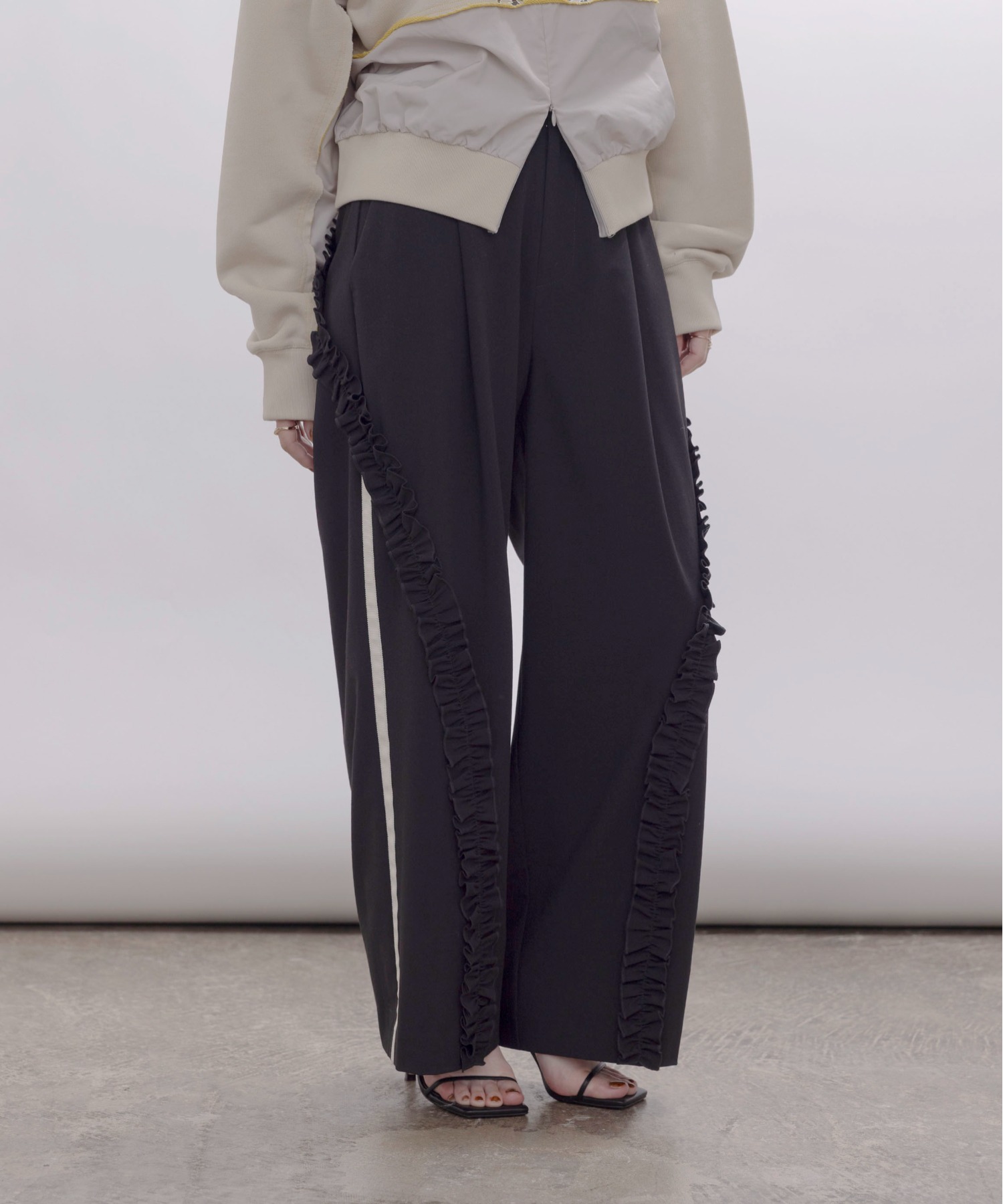 アーチフリルスラックスパンツ Eimee Law│Eimee Law & LHELBIE 公式