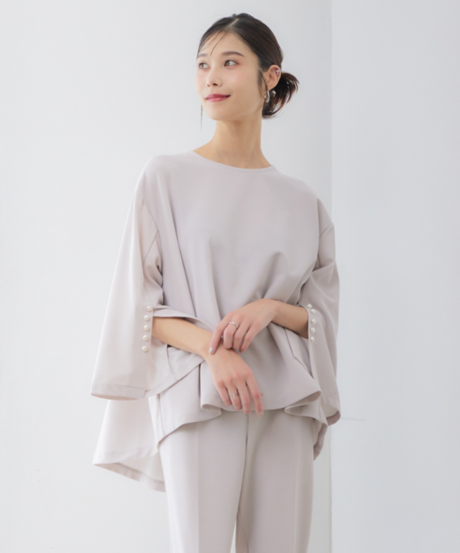 model:166cm　size：M　color：グレイッシュベージュ