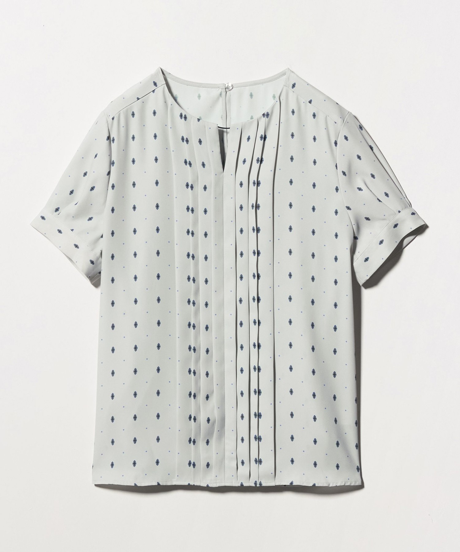 Tuck-bosom short sleeve blouse «Контактный холод» <A DAY IN THE LIFE> — топ с защёлкой и эффектом холодного касания