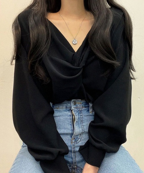 Twist V‑neck blouse — блуза с V‑воротом и драпировкой