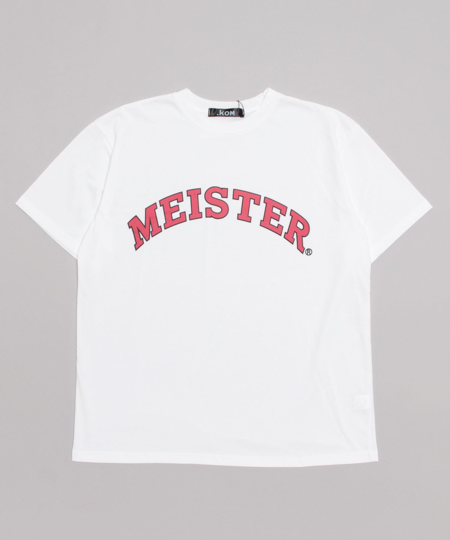 KOM/ドットケーオーエム』MEISTER カレッジロゴ デザイン 半袖Tシャツ  .KOM│A'GEM/9×.KOM【公式】｜韓国・ストリートブランド通販サイト エージェムナイン ドットケーオーエム