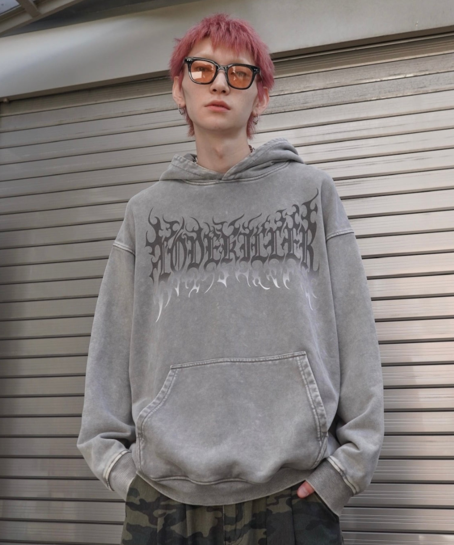 A'GEM/9 × .kom 『LOVE KILLER/ラブ キラー』Graphic black letter logo  hoodie/グラフィックブラックレターロゴプルオーバーパーカー  セレクトアイテム│A'GEM/9×.KOM【公式】｜韓国・ストリートブランド通販サイト エージェムナイン ドットケーオーエム