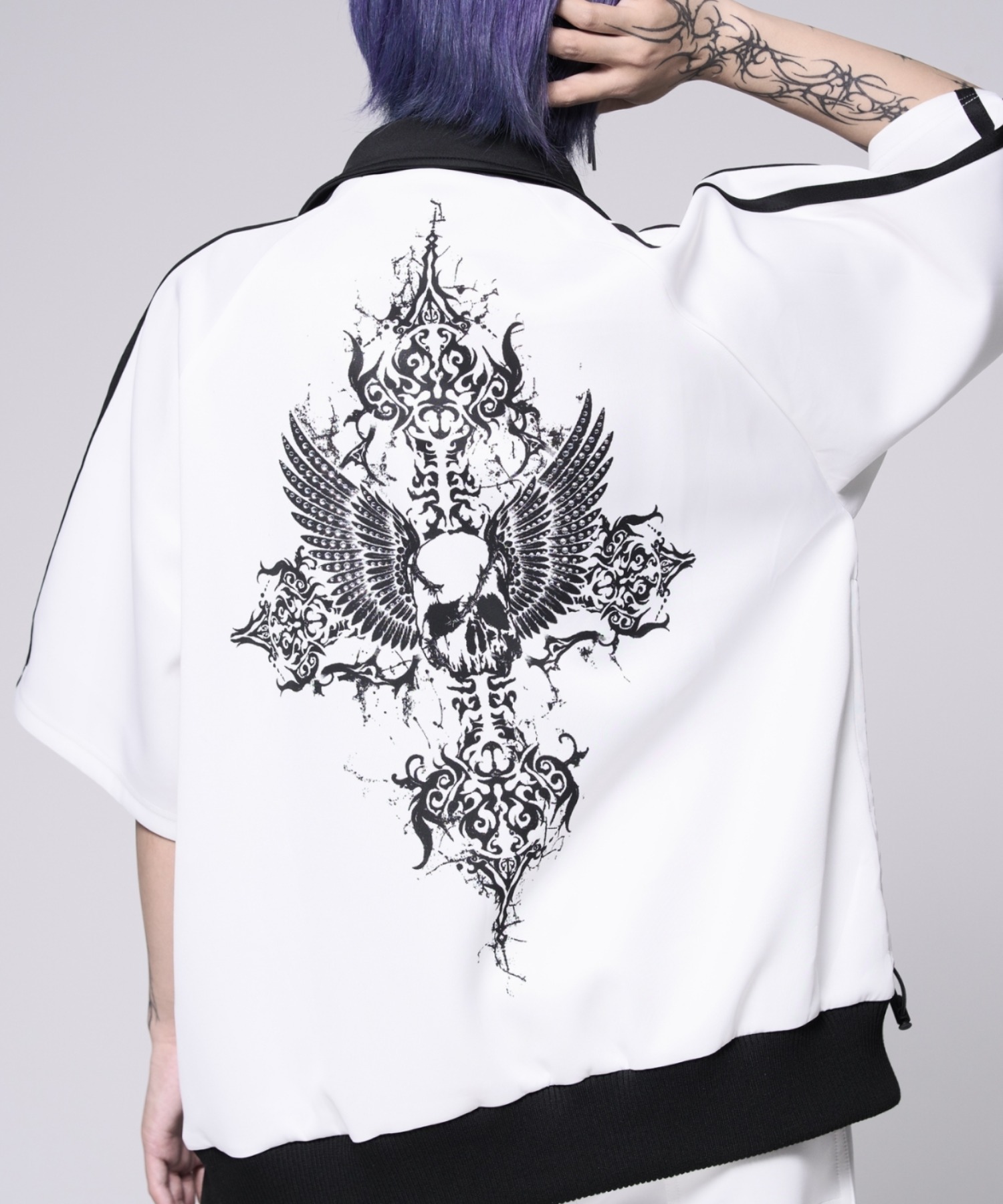 『REFLEM/レフレム』バックプリントトラックジャージ REFLEM/レフレム』バックプリントトラックジャージ アクロトーキョー