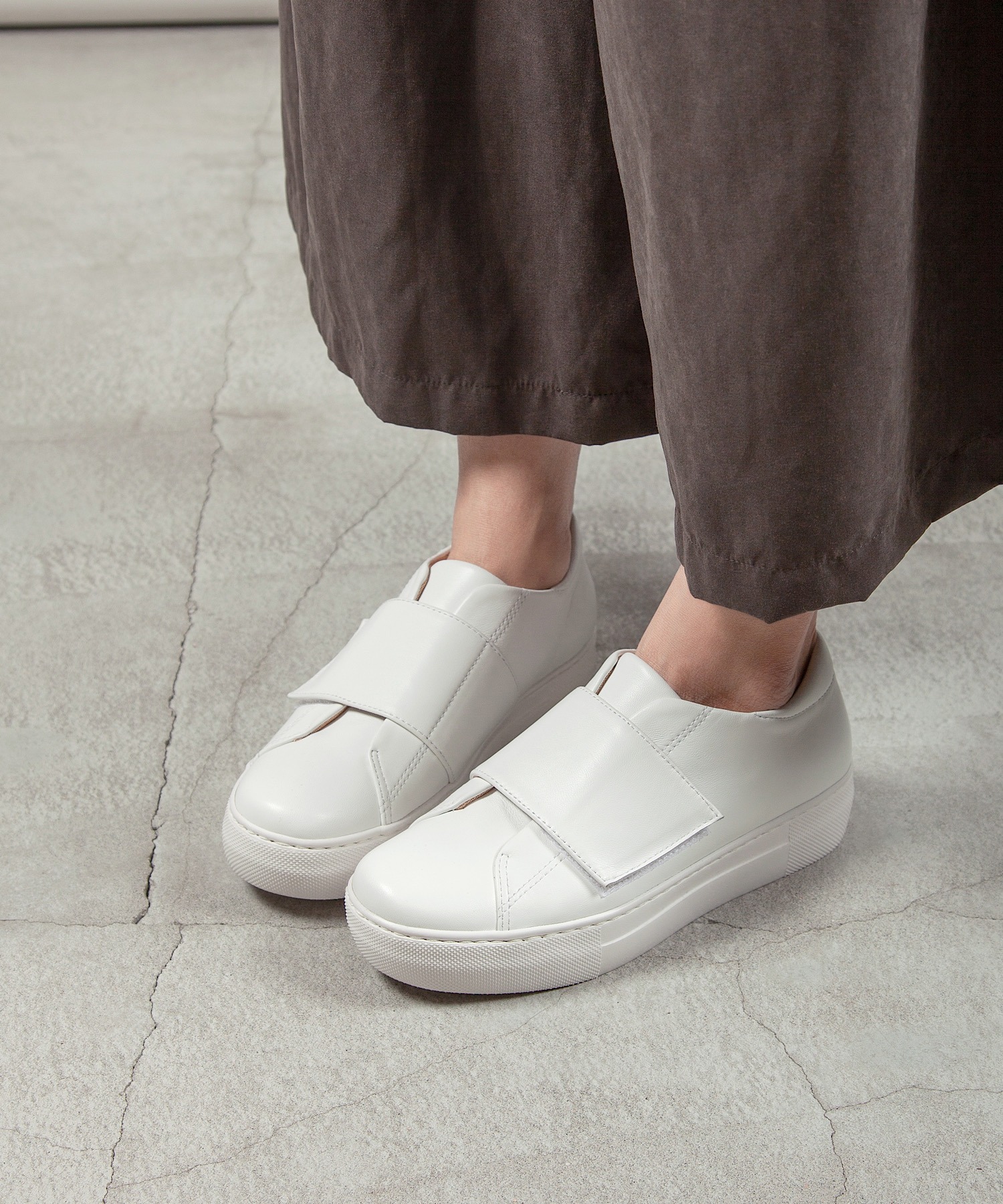 ジェフリーキャンベル　ファー付きブラックスニーカー ローファー│1page｜通常価格とセール価格│Jeffrey Campbell