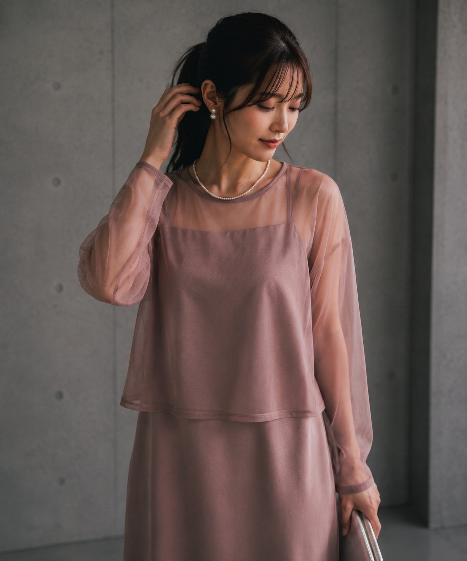 チュールのビスチェを外してシンプルな装いにもできます
model：158cm