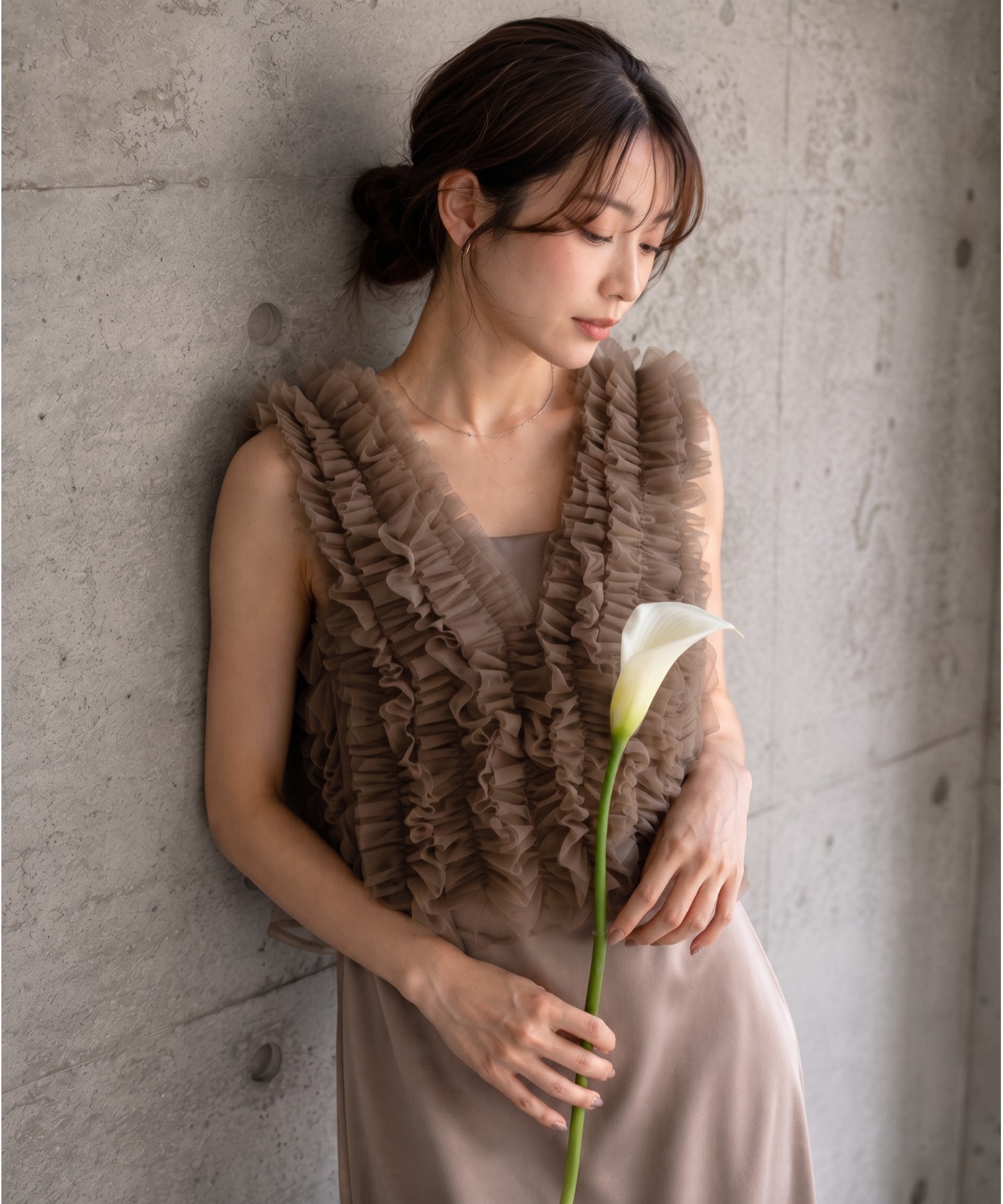 インナーのチュールトップスをなくしてノースリーブでの着用可能です
model：158cm