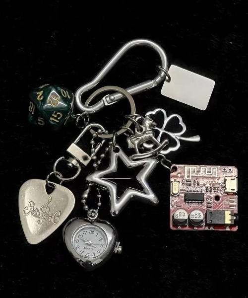 A'GEM/9 × .kom 『.KOM/ドットケーオーエム』 マルチチャームカラビナ