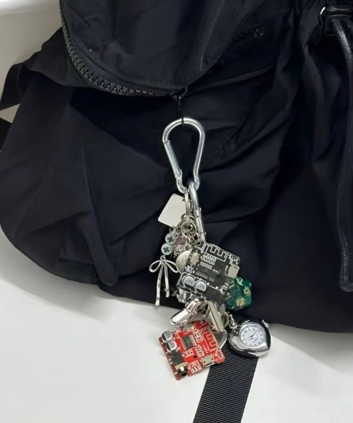 A'GEM/9 × .kom 『.KOM/ドットケーオーエム』 マルチチャームカラビナ