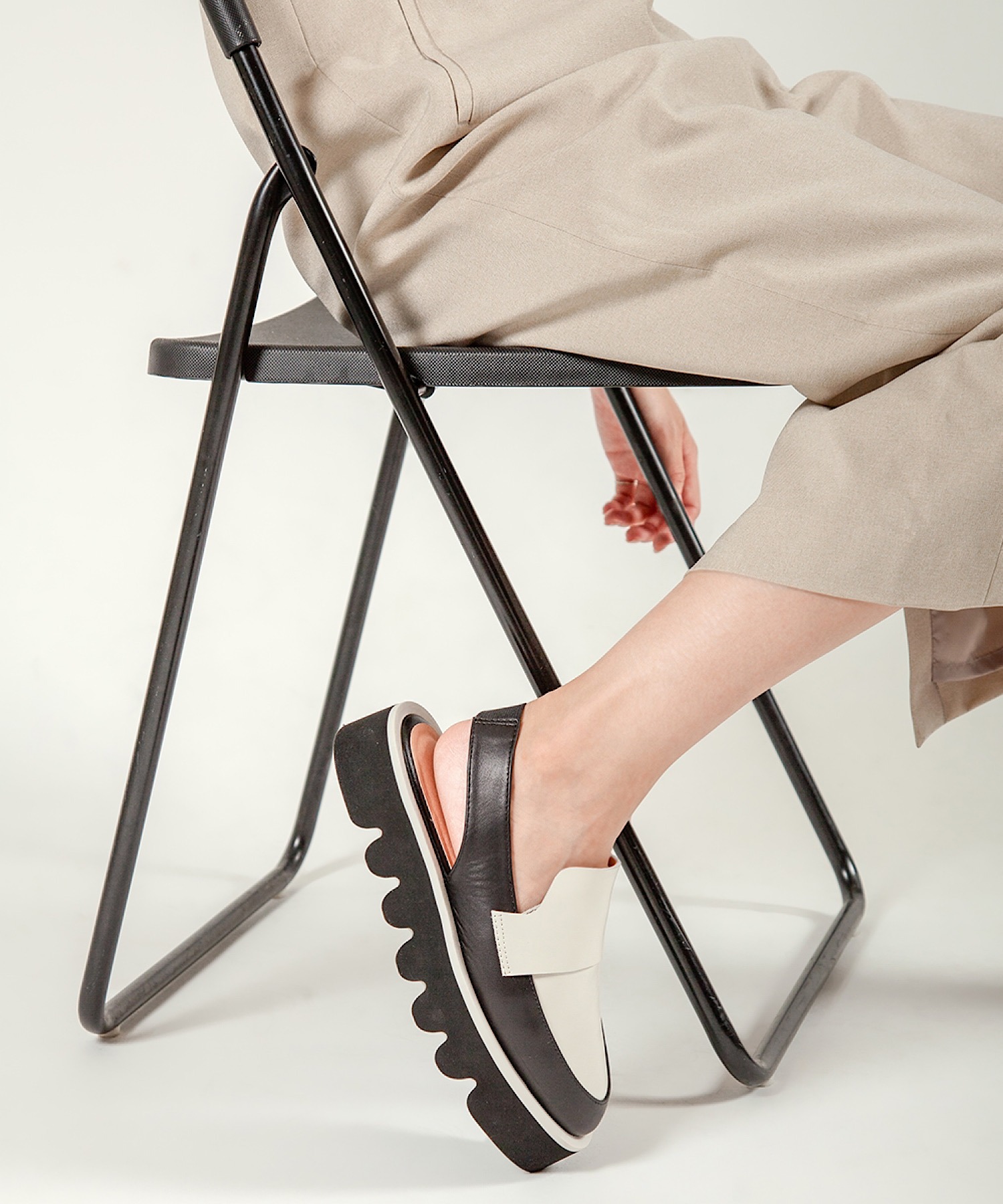 厚底 バックベルトローファー ALL BLACK│Jeffrey Campbell OFFICIAL