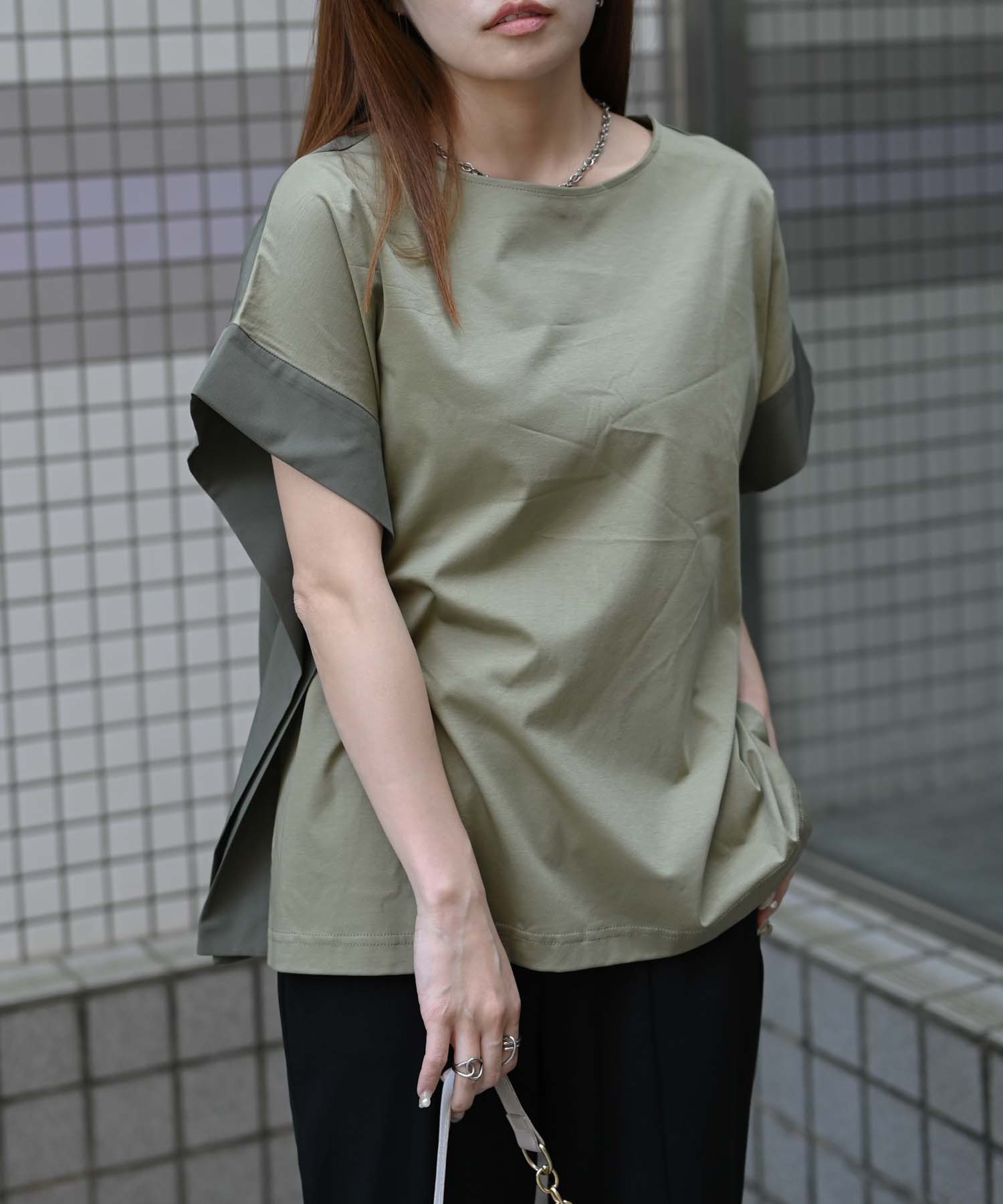 ライトカーキ
