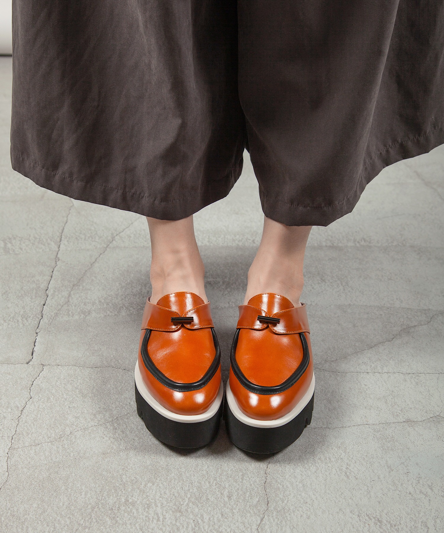 厚底 バックレスローファー ALL BLACK│Jeffrey Campbell OFFICIAL