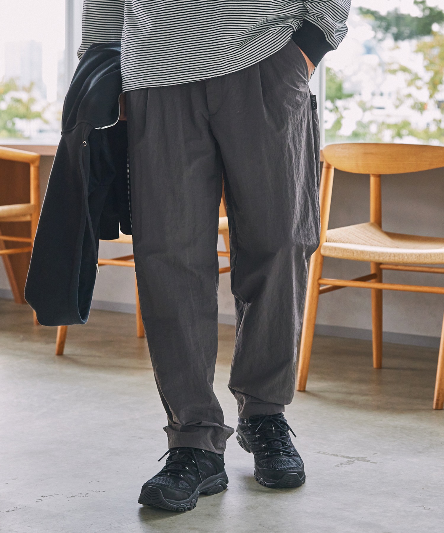 セットアップ対応】マルチファンクショナルナイロン タックテーパード