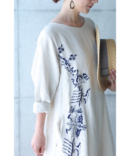 YOI草花刺繍の生成りロングワンピース セール特価 クリスマスファッション