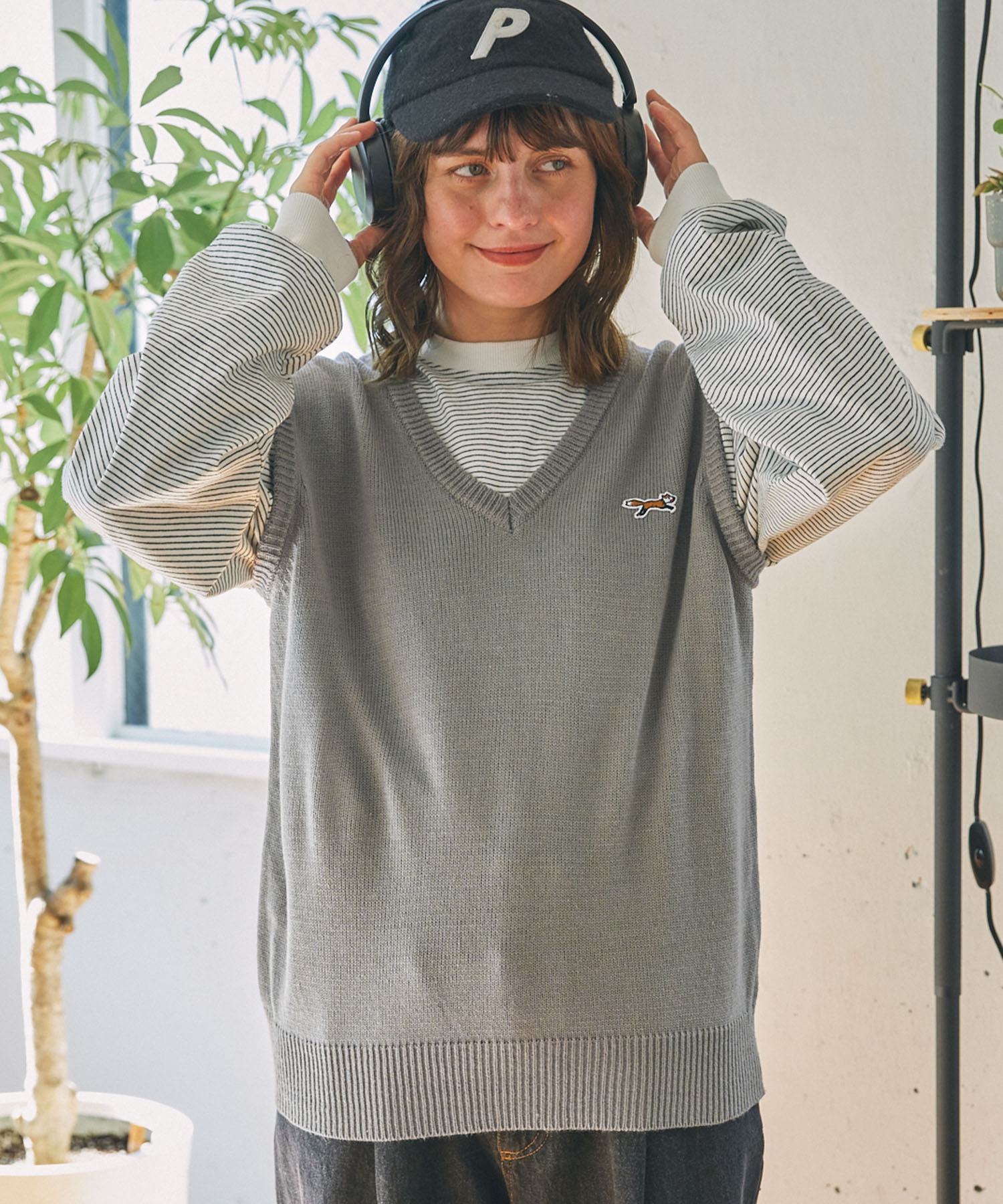 PENNEYS/ペニーズ 別注 THE FOX ロゴワッペン刺繍 Vネックニットベスト