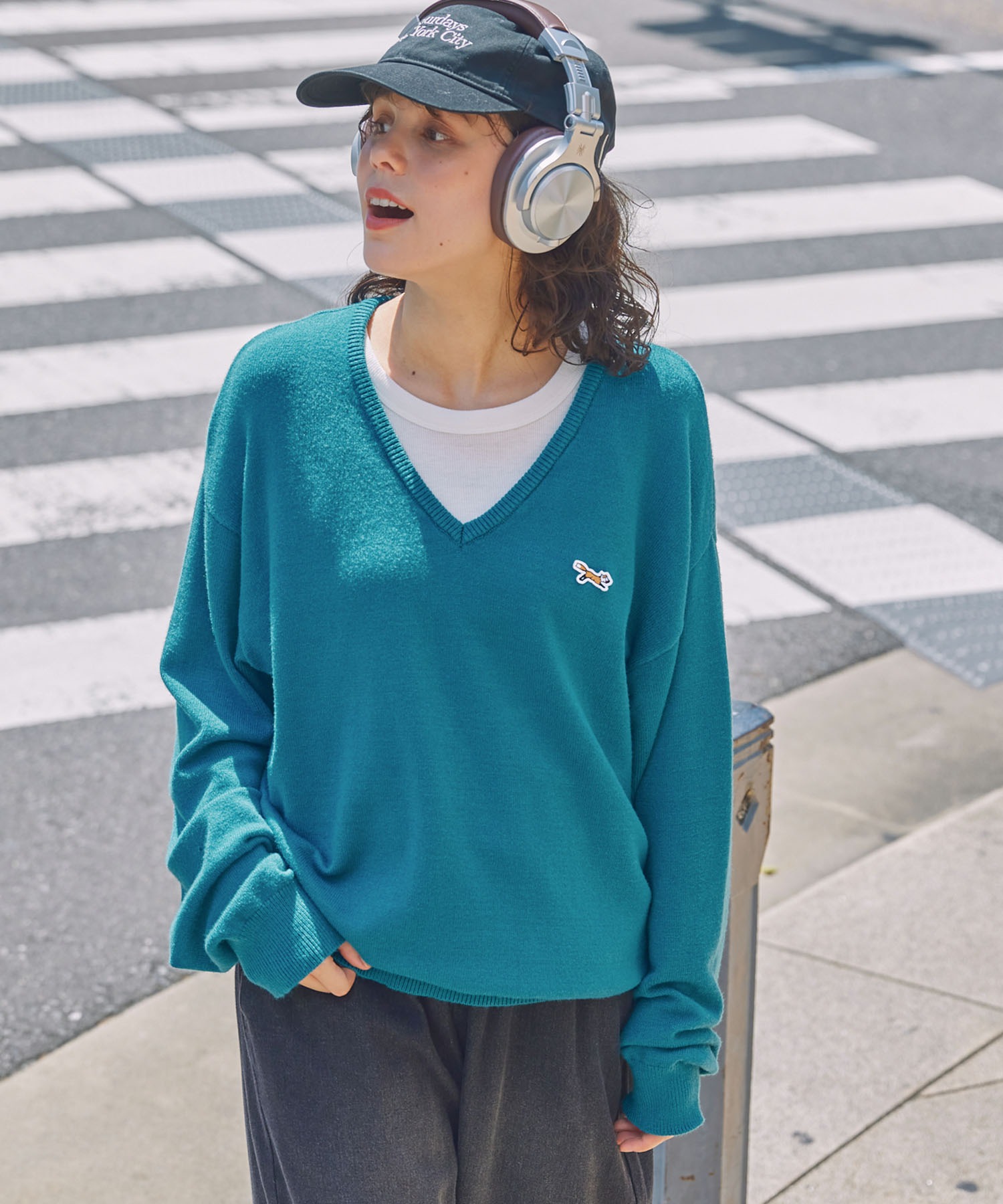 PENNEYS/ペニーズ 別注 THE FOX ロゴワッペン刺繍 Vネックニット