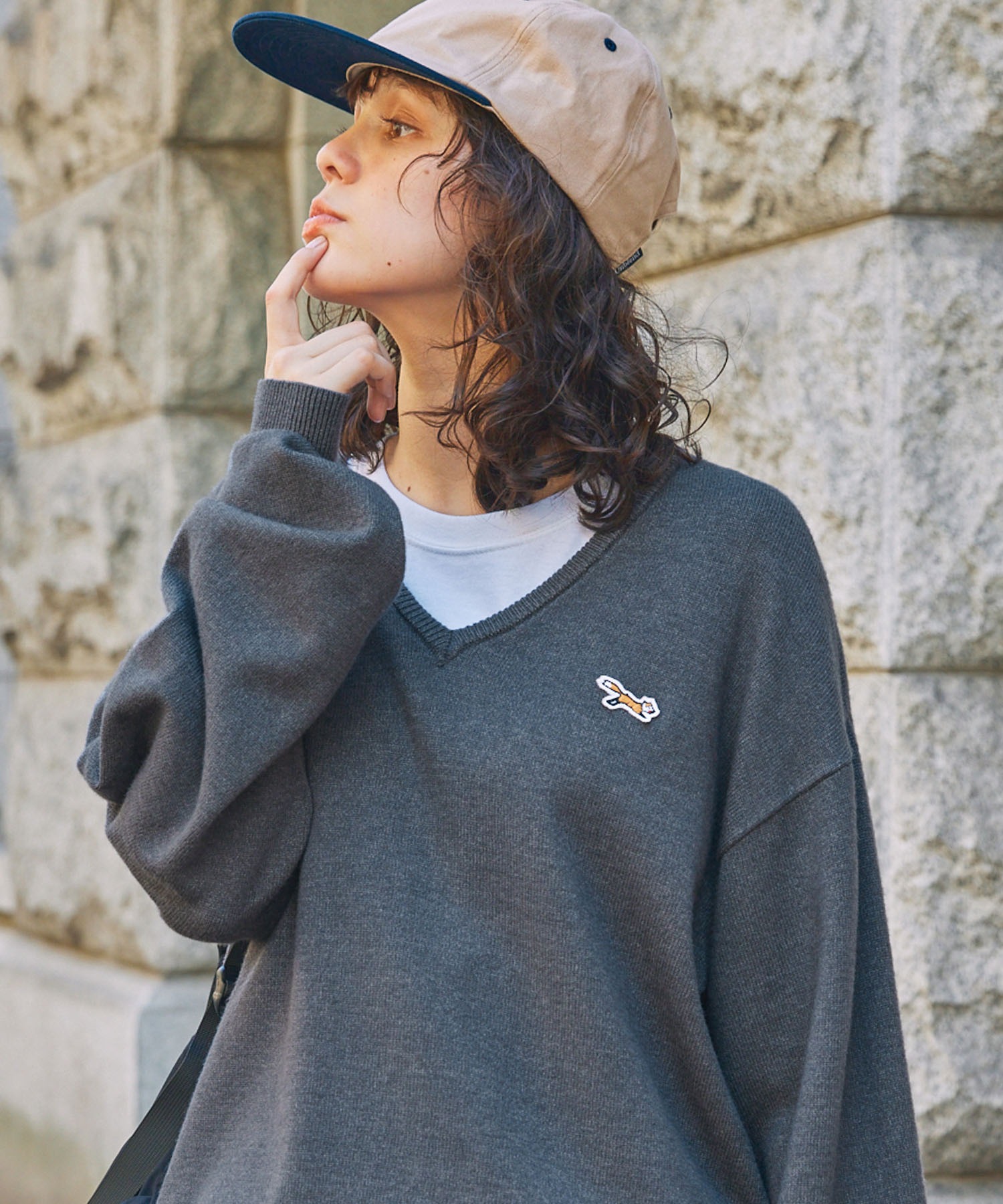 PENNEYS/ペニーズ 別注 THE FOX ロゴワッペン刺繍 Vネックニット