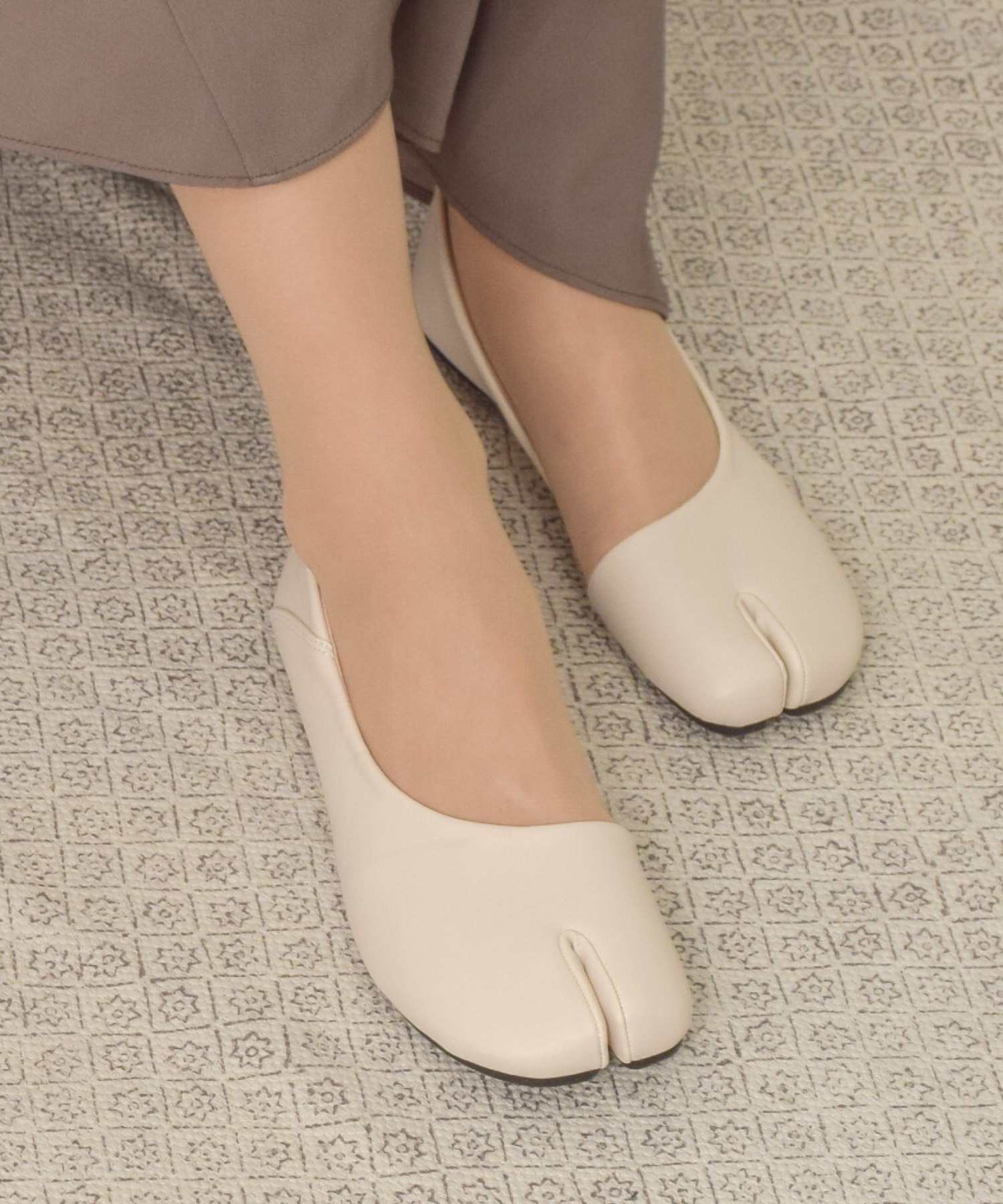 お買い得モデル 最高の品質 tukn.柔らかい履き心地 足袋カットフラットパンプス