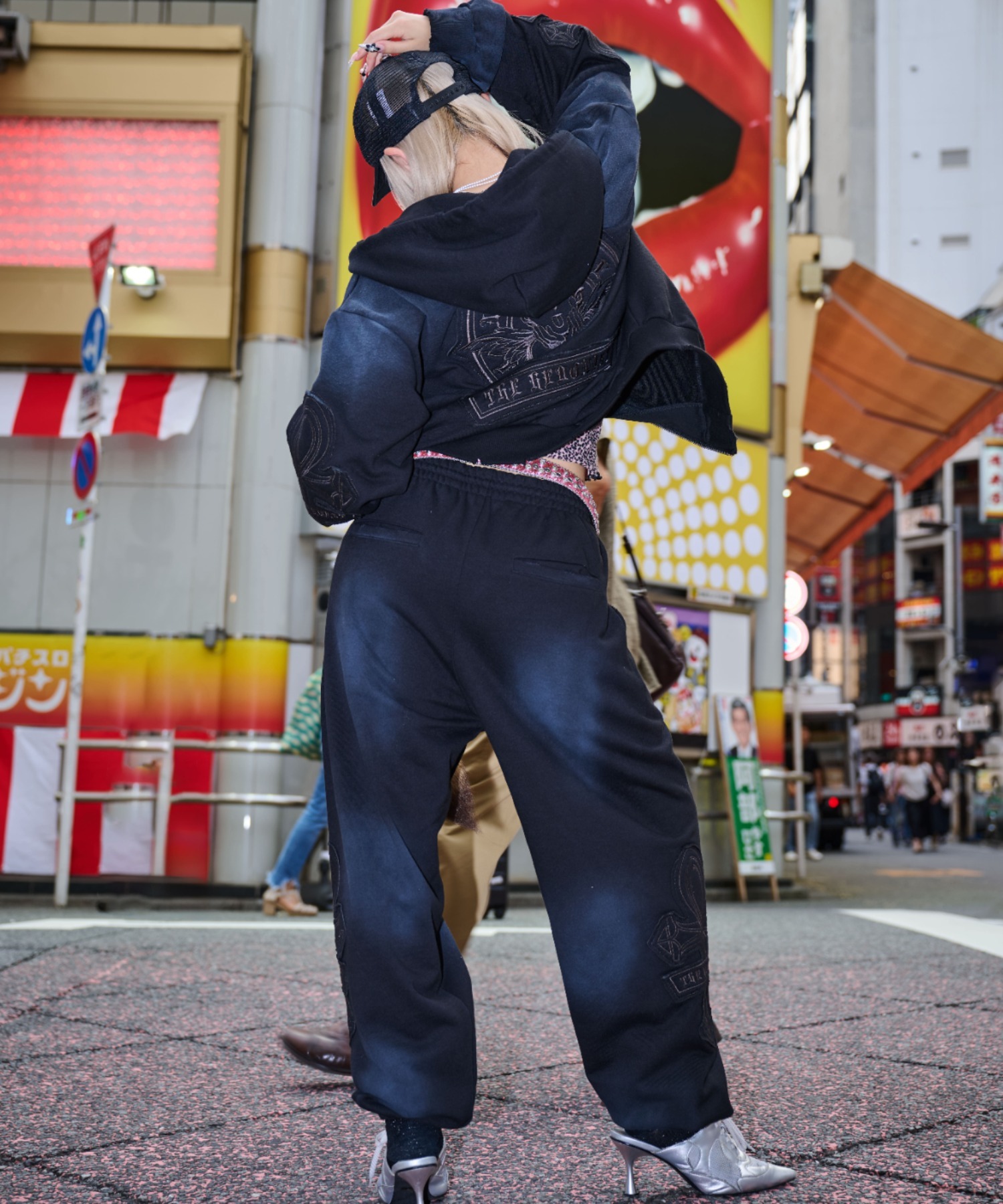 A'GEM/9 × .kom 『A'GEM/9/エージェムナイン』 クロスパッチスウェット