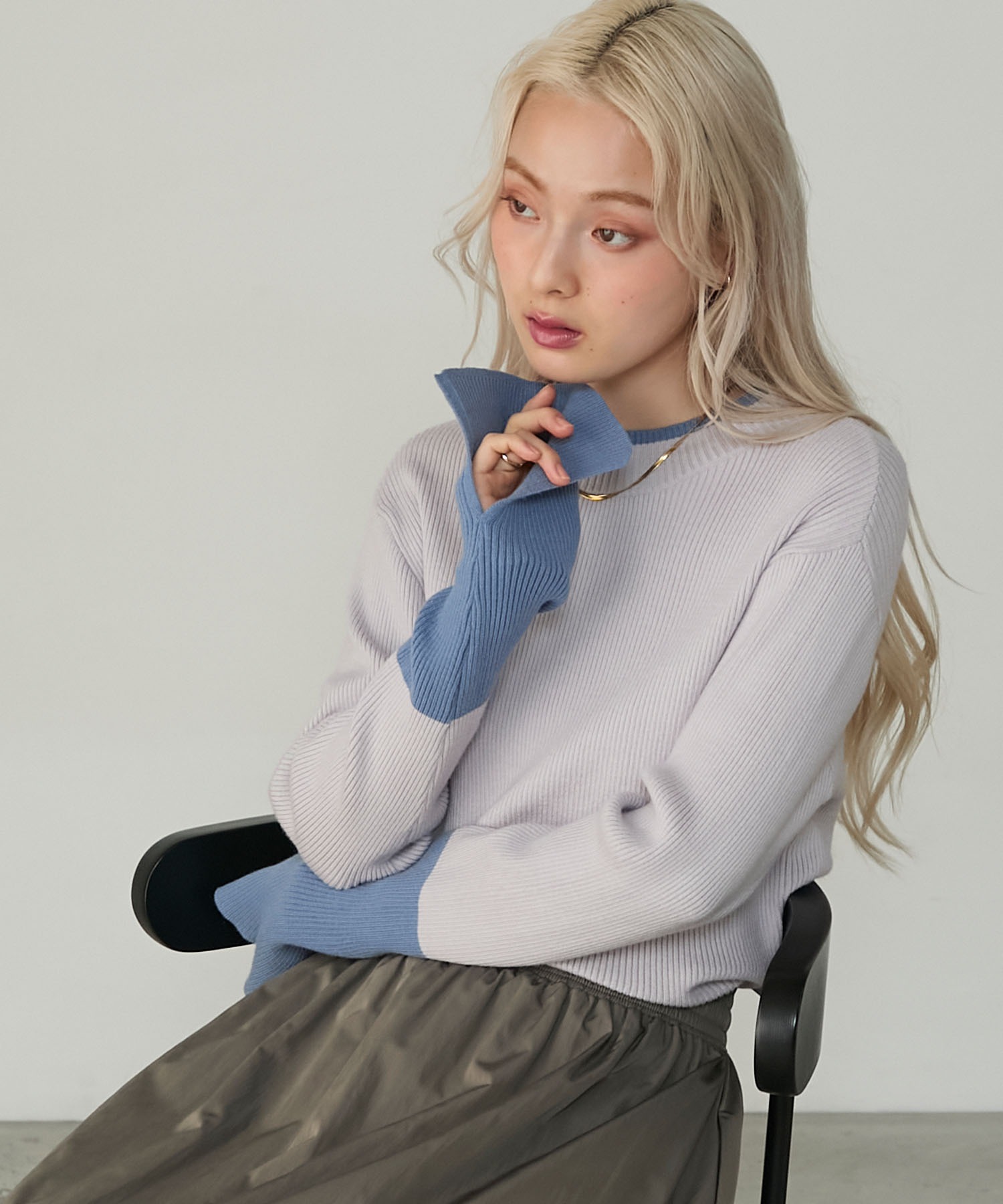 forksy.】【吸湿発熱】袖口配色スリットハイネックリブニット forksy