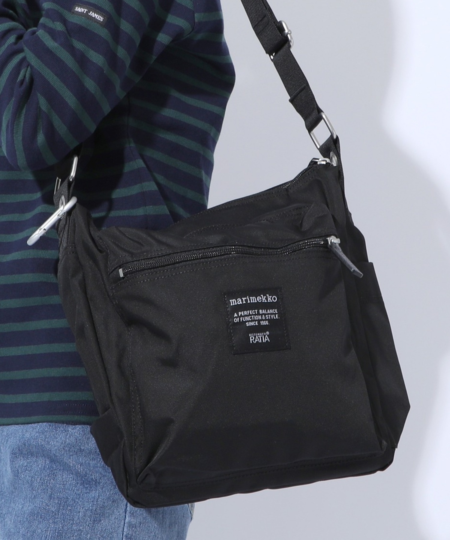 marimekkoペットボトルや化粧ポーチも楽々収納 Roadie PAL BAG ナイロンショルダーバッグ