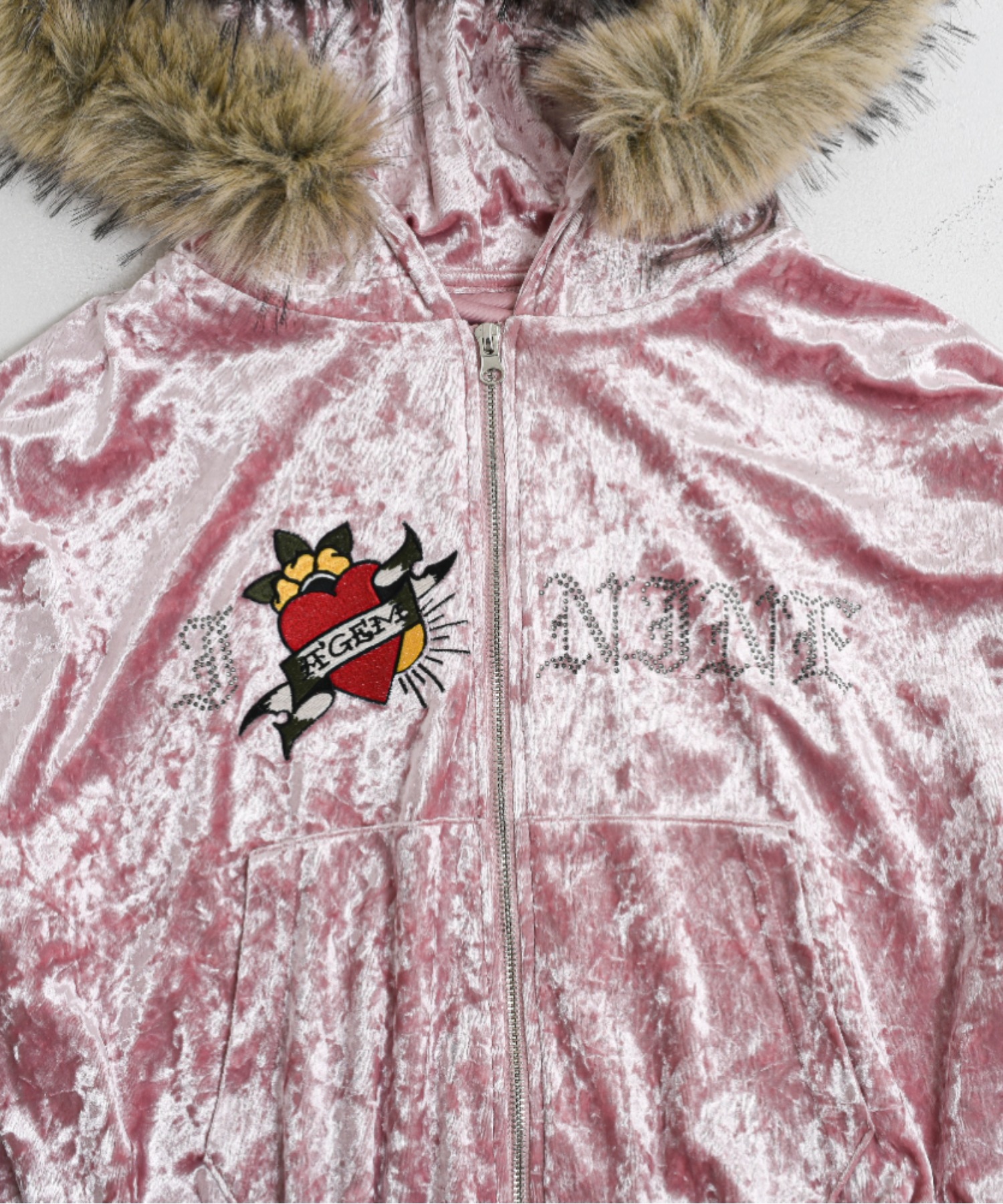 A'GEM/9 × .kom 『A'GEM/9/エージェムナイン』 Ed Hardy ベロア