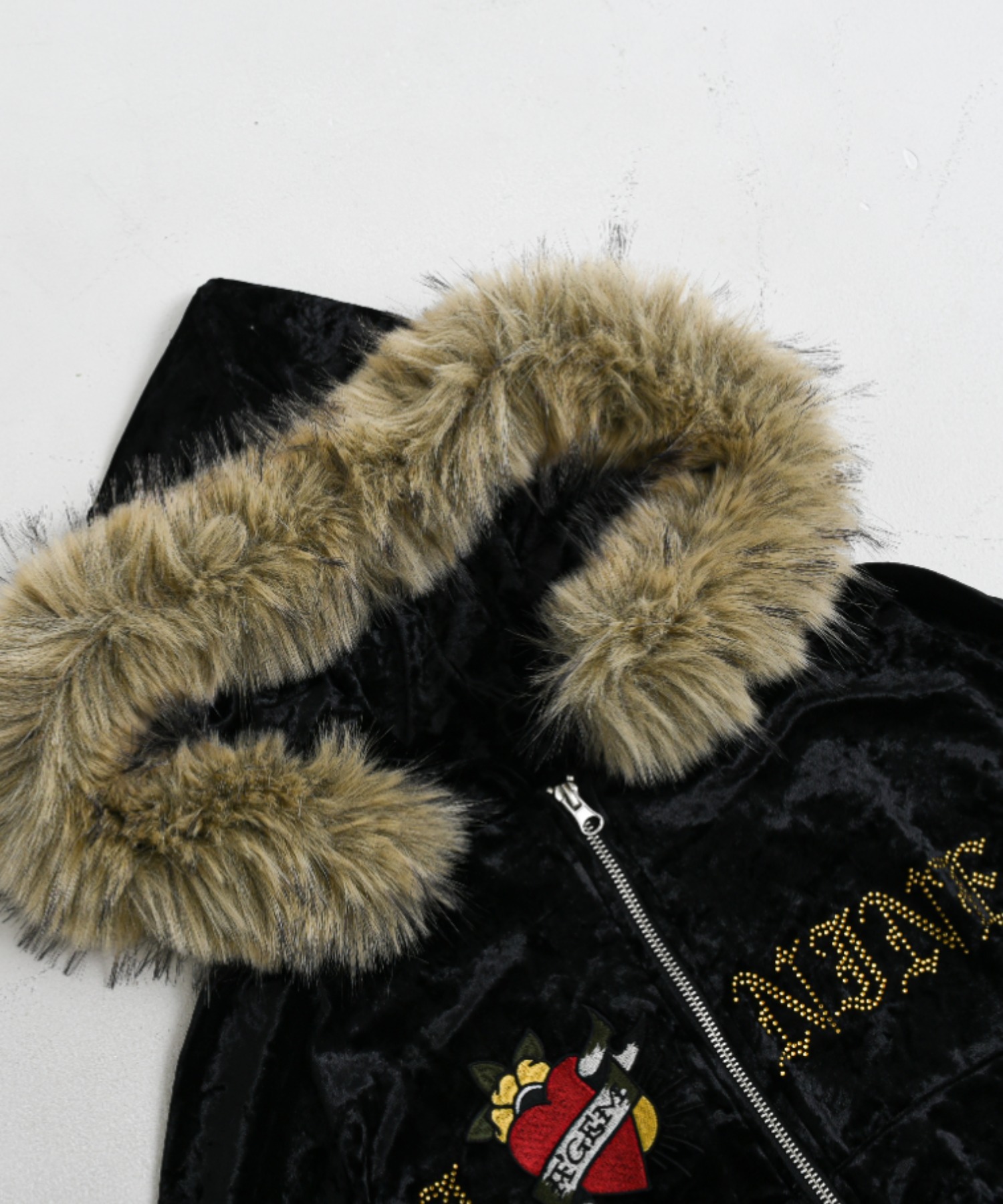 A'GEM/9 × .kom 『A'GEM/9/エージェムナイン』 Ed Hardy ベロア