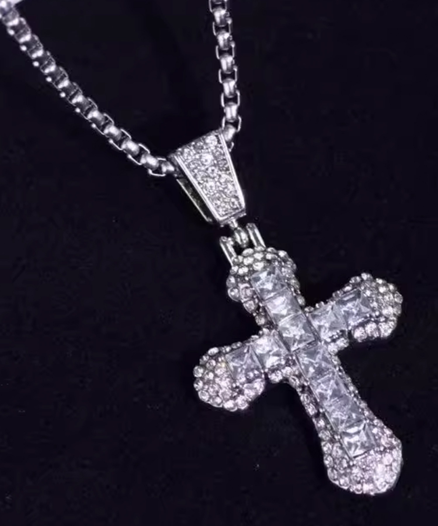 A'GEM/9 × .kom 『.KOM/ドットケーオーエム』 ラインストーンクロス