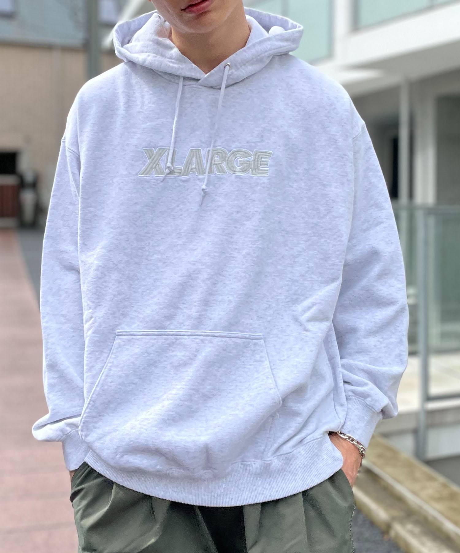 XLARGEフロントロゴパーカー