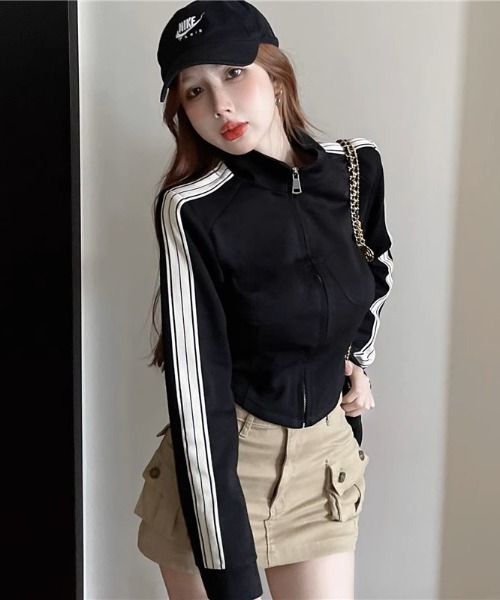 ■韓国■ トレーニングウェア 起毛ジップアップ クロップ丈 2色 A'GEM/9 × .kom『.kom/ドットケーオーエム』クロップド丈 ライン