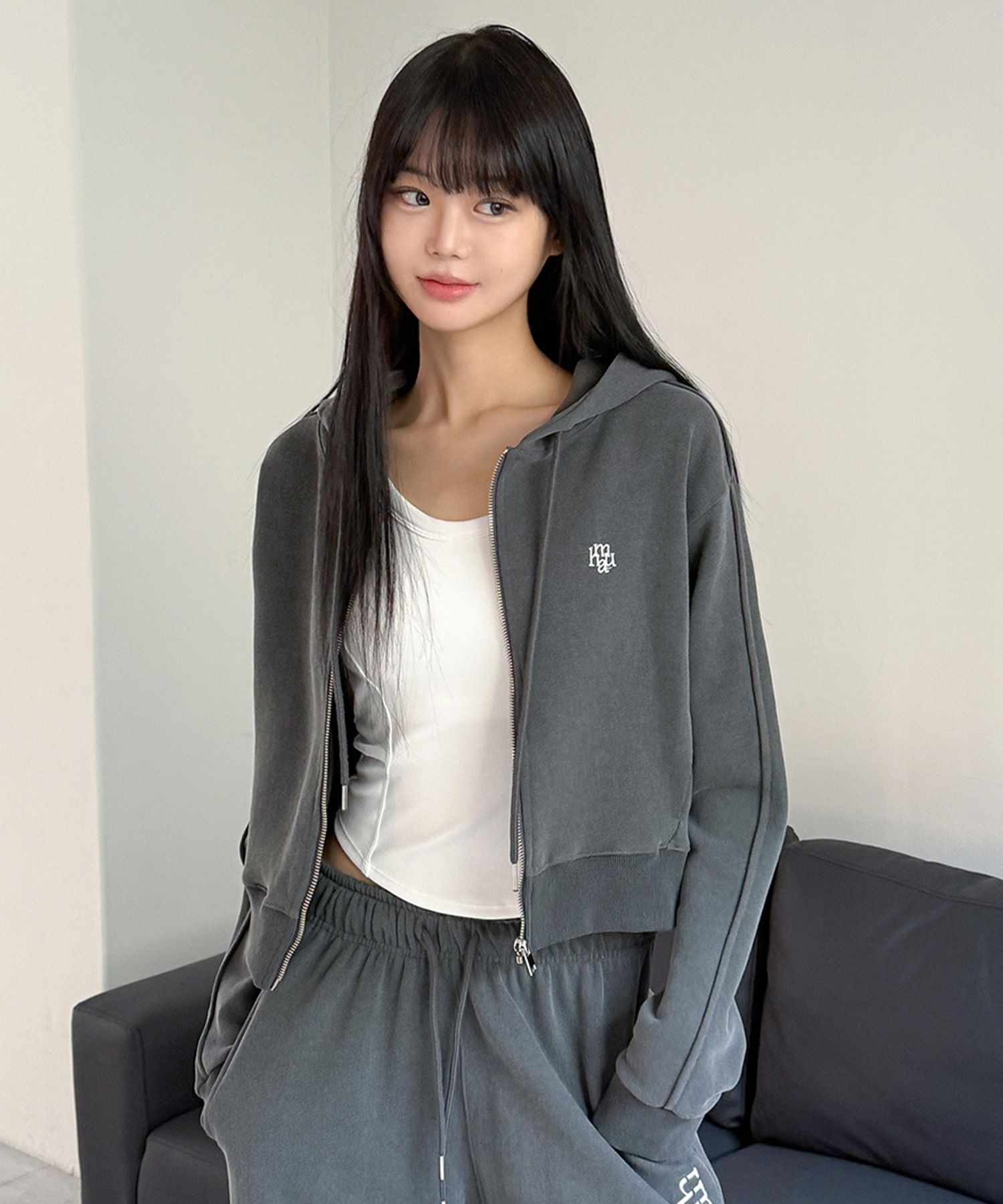 A'GEM/9 × .kom 『muah muah/ムーアムーア』 STITCH LOGO PIGMENT HOOD