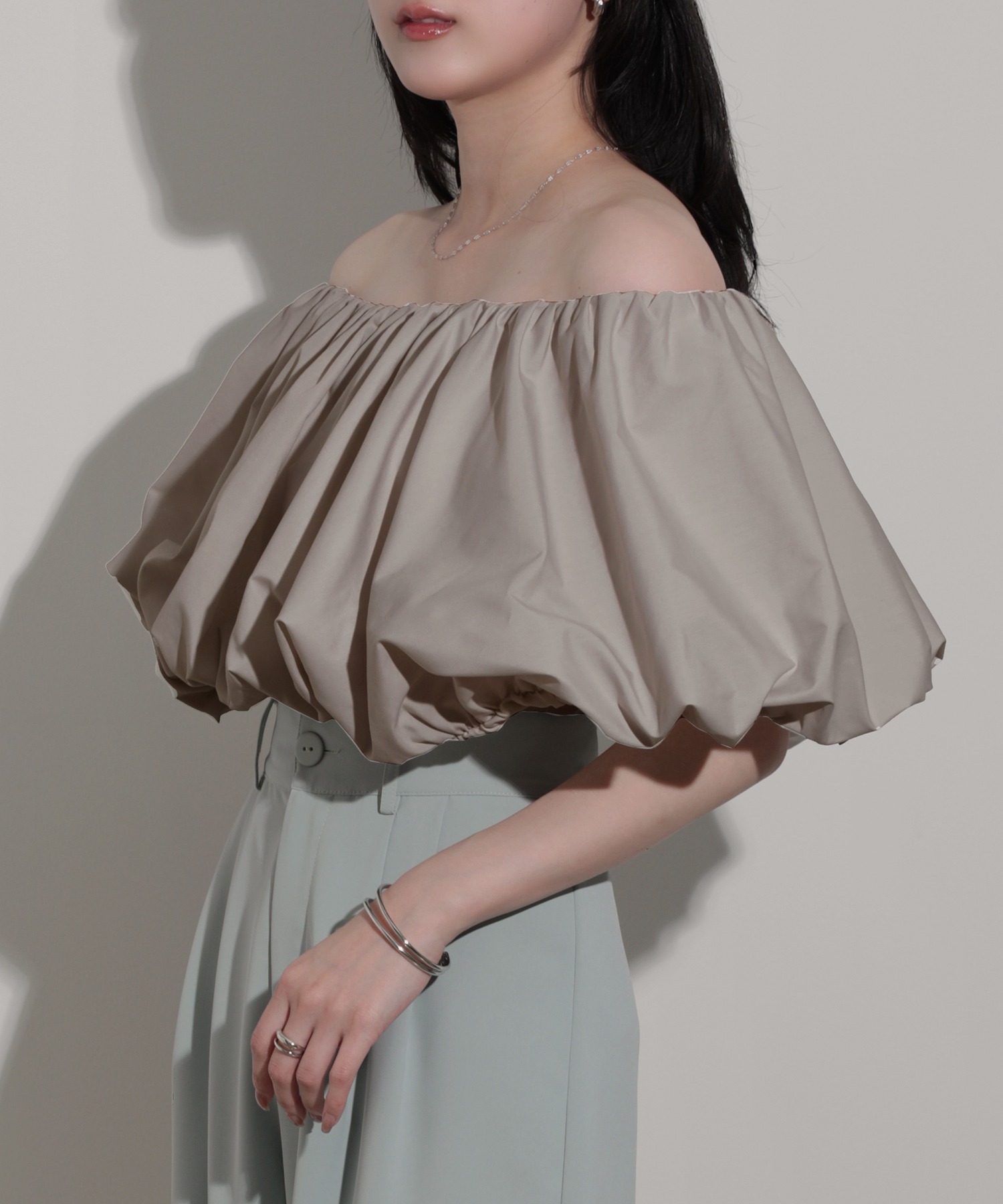 Velour off‑shoulder blouse — бархатистая блузка с открытыми плечами