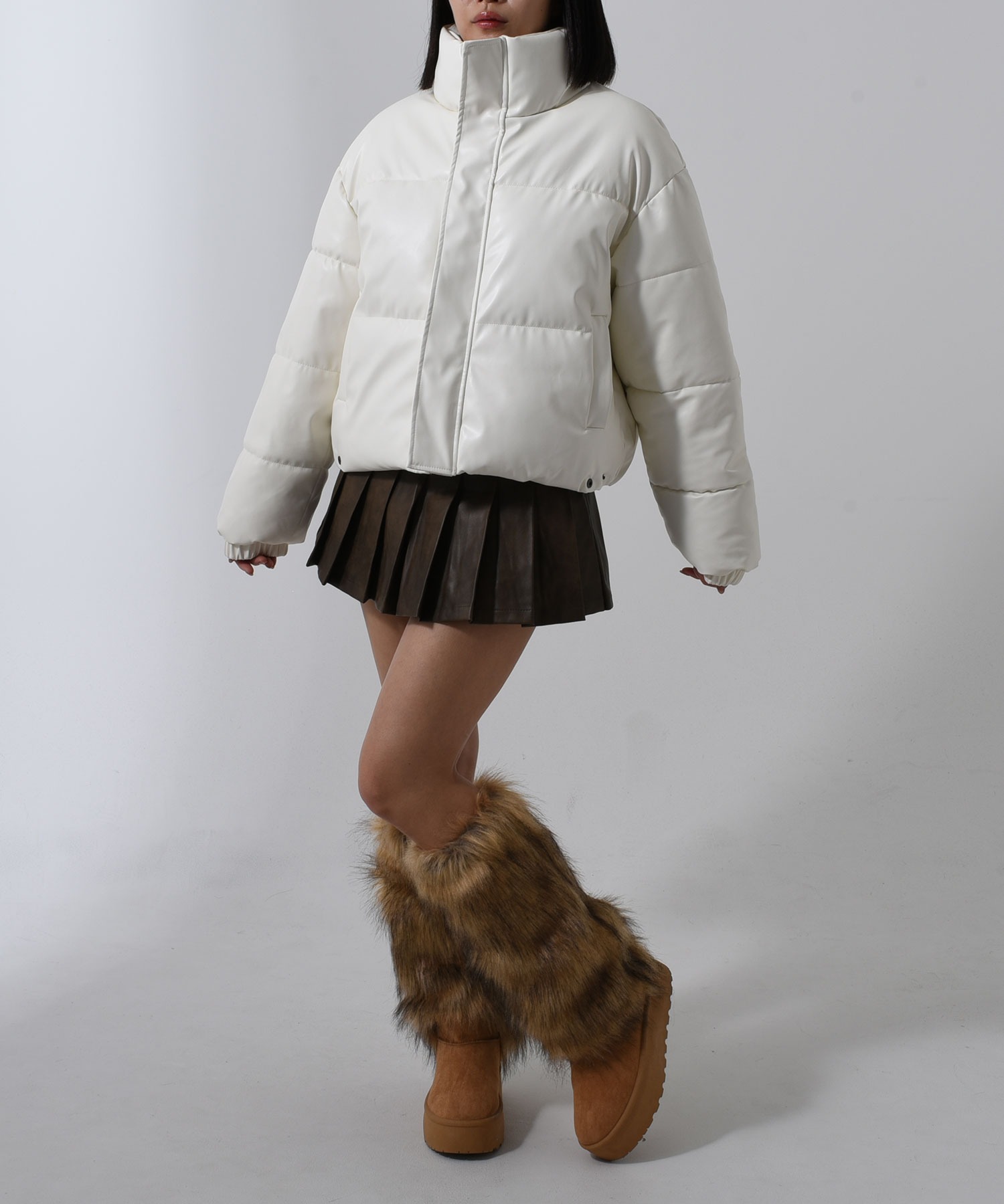 A'GEM/9 × .kom 『.kom/ドットケーオーエム』ショート丈エコレザー中綿