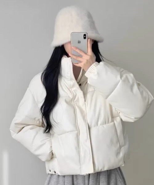 A'GEM/9 × .kom 『.kom/ドットケーオーエム』ショート丈エコレザー中綿